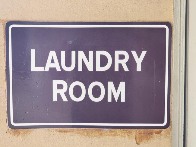 Building Photo - 5031 W Oakland Park Blvd