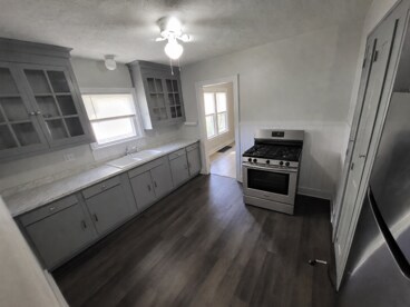 Building Photo - 1152 W 27th St