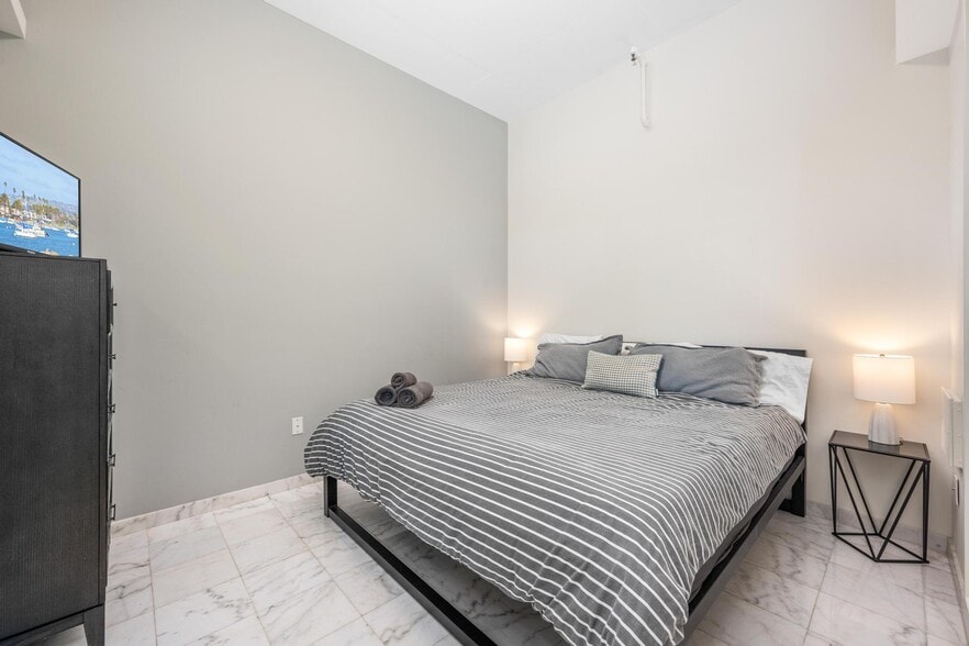 Building Photo - 1025 Island Ave