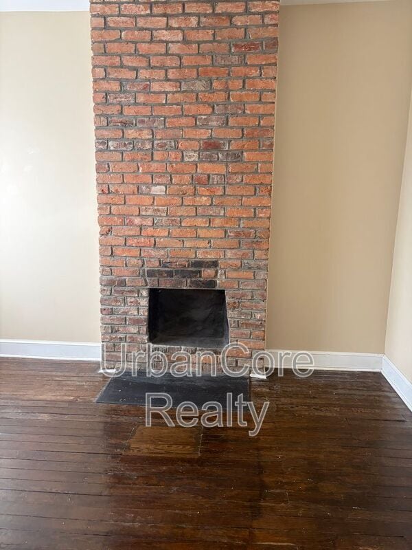 Building Photo - 2410 Cedar St