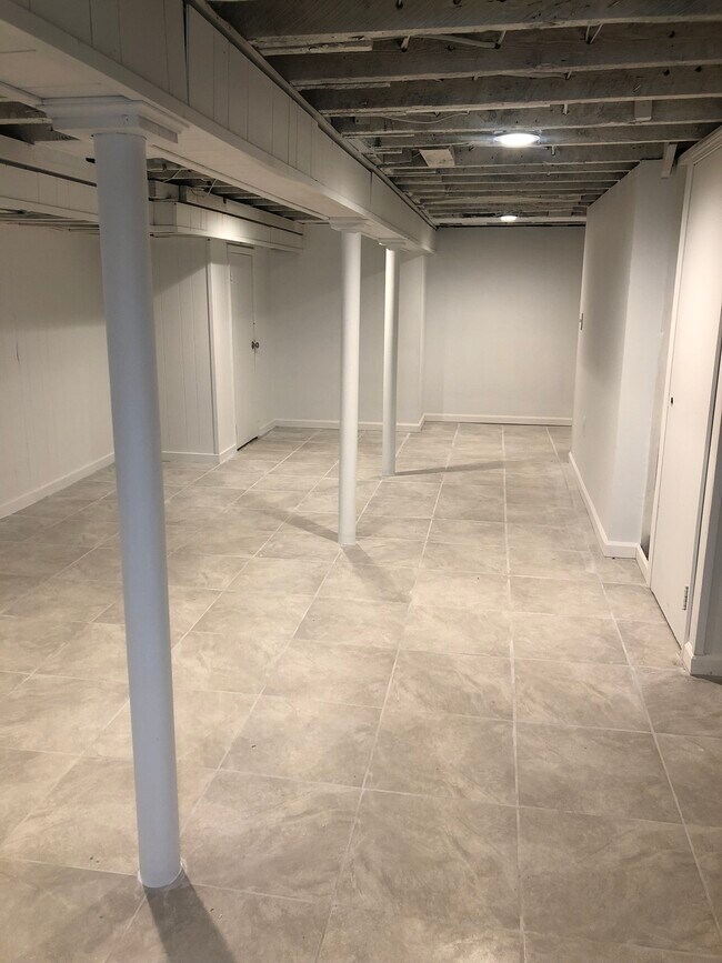 Building Photo - 539 Forest Ave