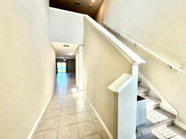 Building Photo - 1036 Royal Empress Dr