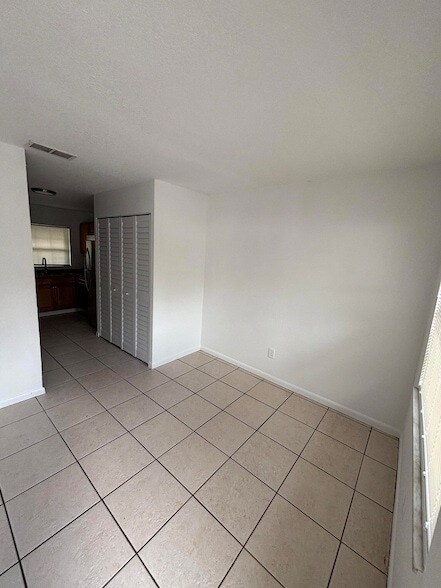 Building Photo - 5108 Sanibel Ave