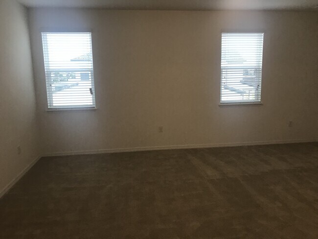 Building Photo - 5 Bedroom at West side Village at Heart of Windermere