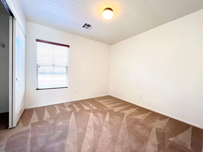 Building Photo - 11143 Ranch Valley St