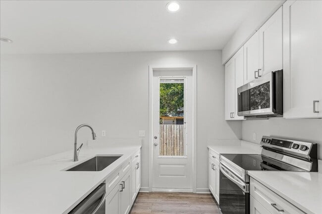 Building Photo - 516 SW 7th Pl