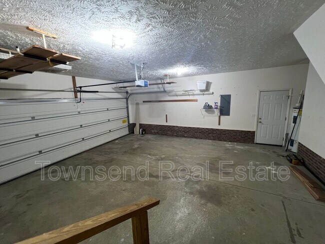 Building Photo - 3539 Harrisburg Dr