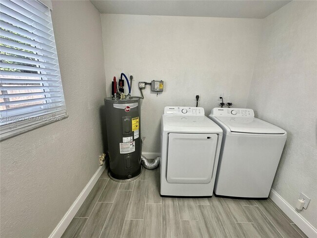 Building Photo - 3511 Quentin Ave