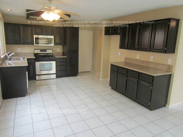 Building Photo - 44743 Johnston Dr