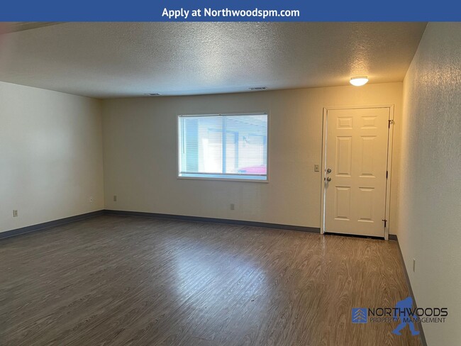 Building Photo - Very Nice 2 Bedroom 1 Bath Condo-Located i...