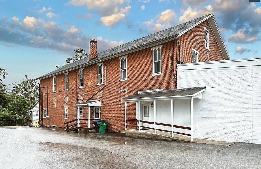 Building Photo - 2379 Table Rock Rd