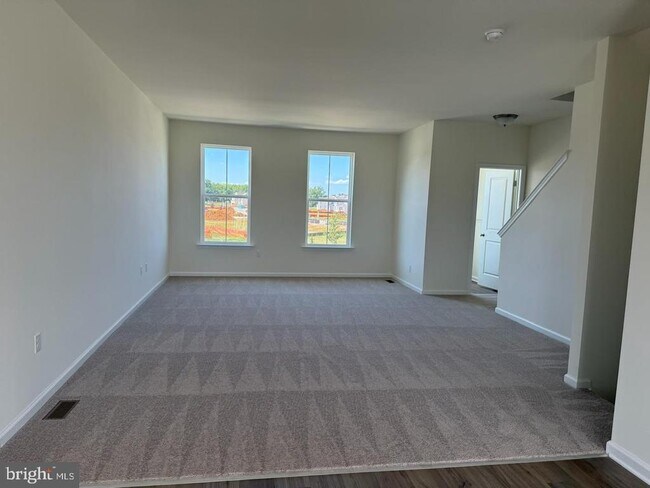 Building Photo - 748 Rosler Wy