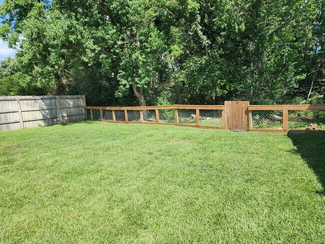 Building Photo - Luxurious 3 Bedroom, 2 Bath Home in the Ex...