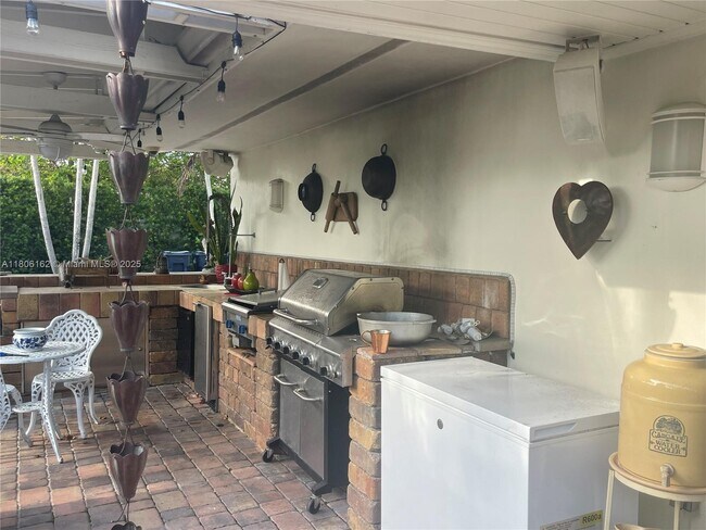 Building Photo - 8620 SW 87th Ave