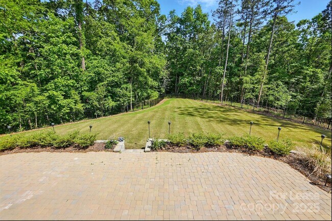 Building Photo - 115 Forest Cliff Ct NE