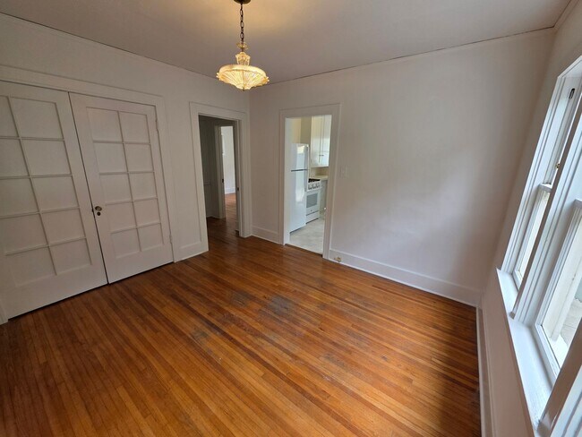 Building Photo - 124-128 Breeze Ave.-126