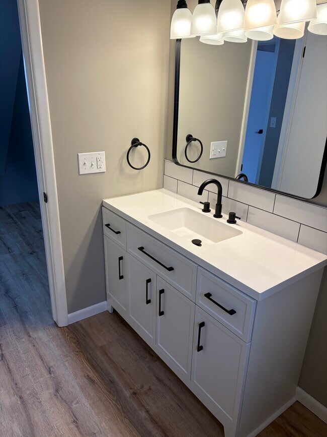 Building Photo - 2728-2738 Juno Place