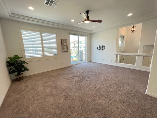 Building Photo - 3 Story house 4 bedroom / 3.5 bath, Southwest