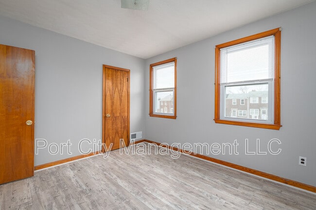 Building Photo - 1237 Delbert Ave