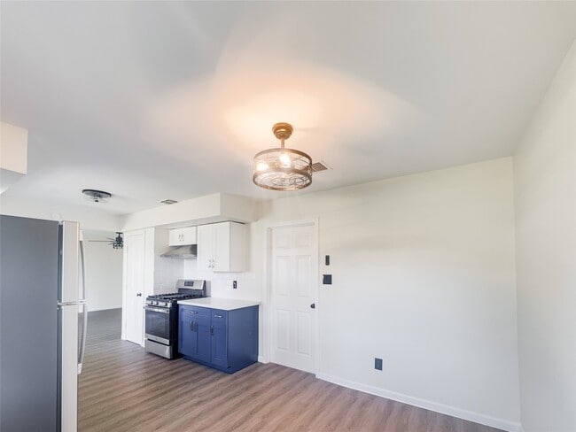 Building Photo - 5111 Seymour Dr