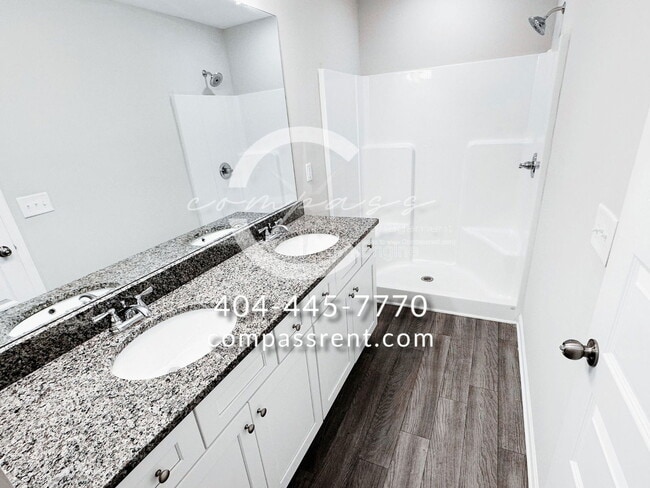 Building Photo - 200 Lyndon Wy NW