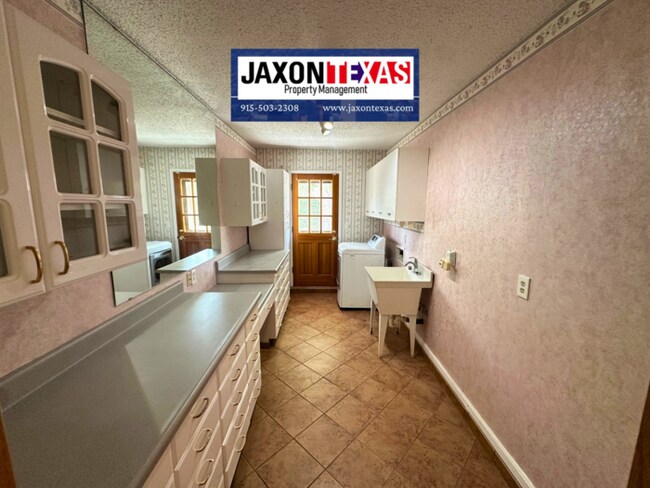 Building Photo - 1067 Villa Linda Way