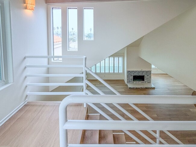 Building Photo - 3525 Sunset Ln