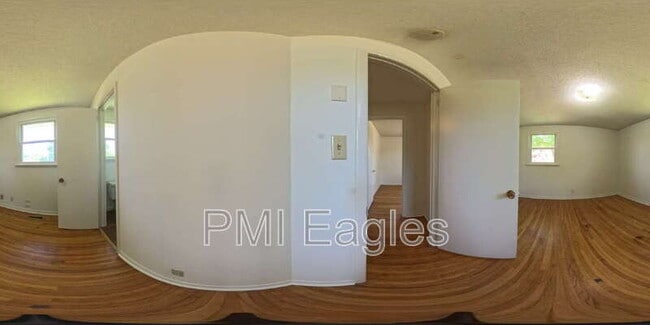 Building Photo - 2223 Pendleton Dr