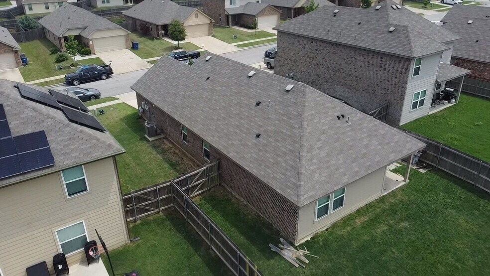 Building Photo - 1602 Blue Jay Dr