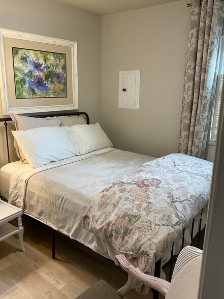 Building Photo - 212 Washington St W