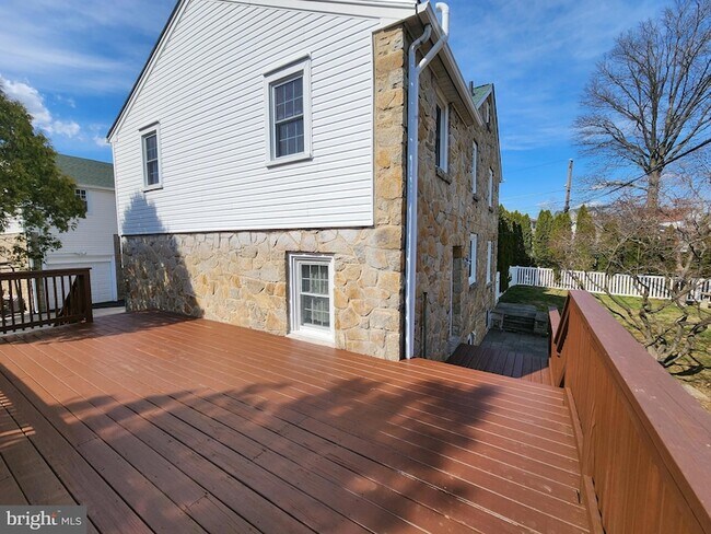 Building Photo - 1156 Garfield Ave