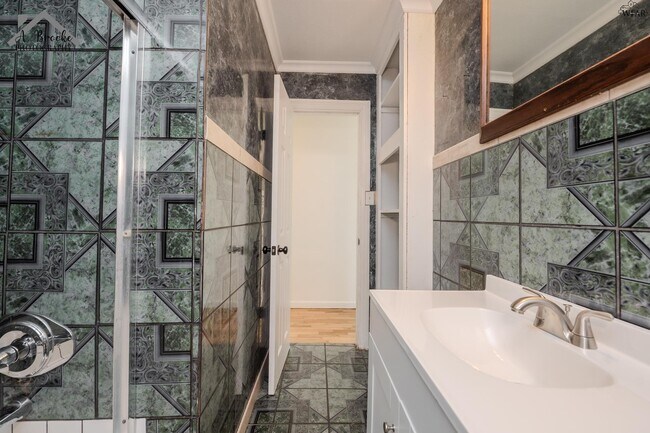 Building Photo - 1624 Sunnyside Ln