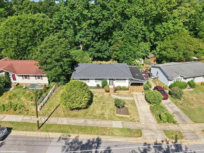 Building Photo - Fully Renovated 3 Bed / 2 Bath Ranch Near Downtown Raleigh & the Greenway!