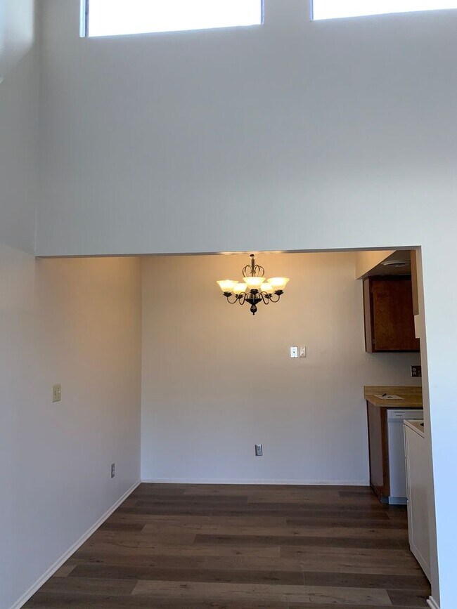 Building Photo - STA325