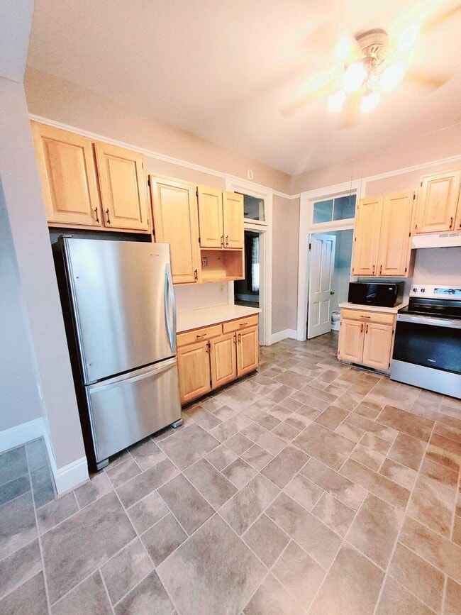 Building Photo - 103 W 1st Ave