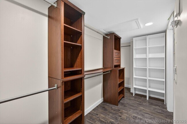 Building Photo - 17137 Waterbend Dr
