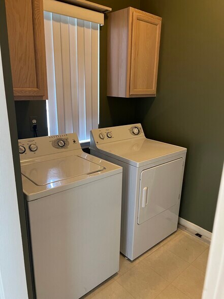 Building Photo - 54738 Monarch Dr
