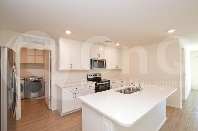 Building Photo - 7951 N Scholes Ave