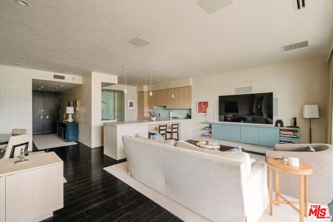 Building Photo - 9255 Doheny Rd