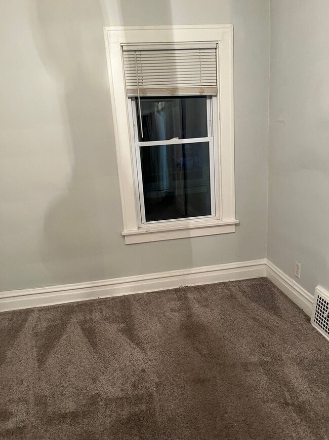 Building Photo - 2 Bedroom Home in West Glen Park