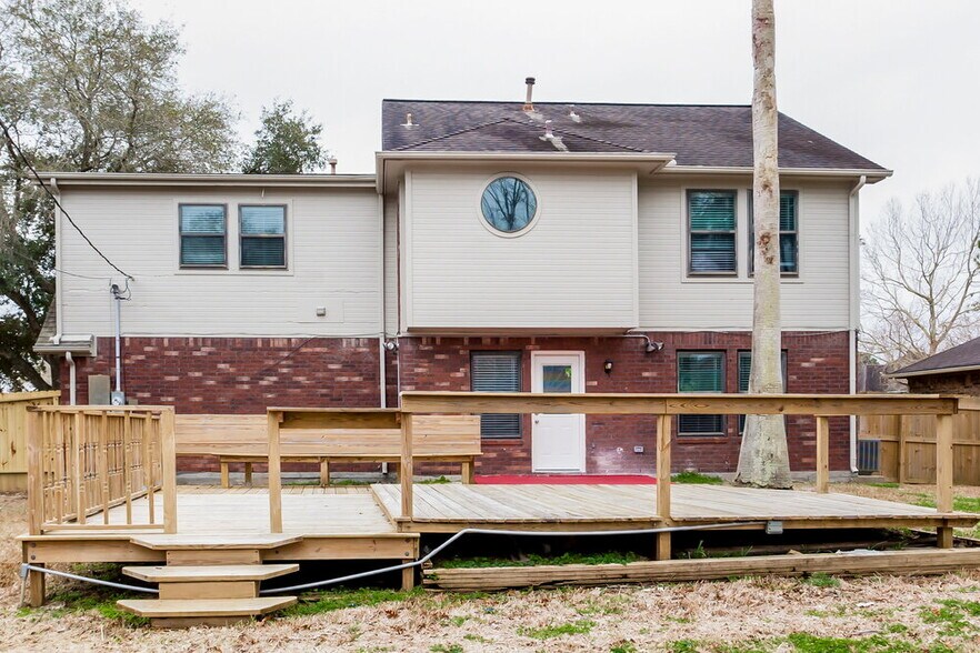 Building Photo - 501 Hunters Ln