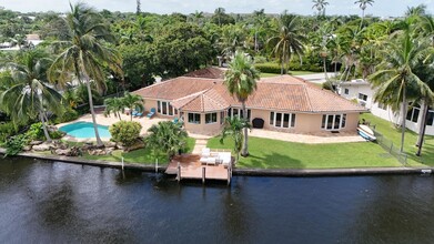 Building Photo - 1925 Coral Gardens Dr
