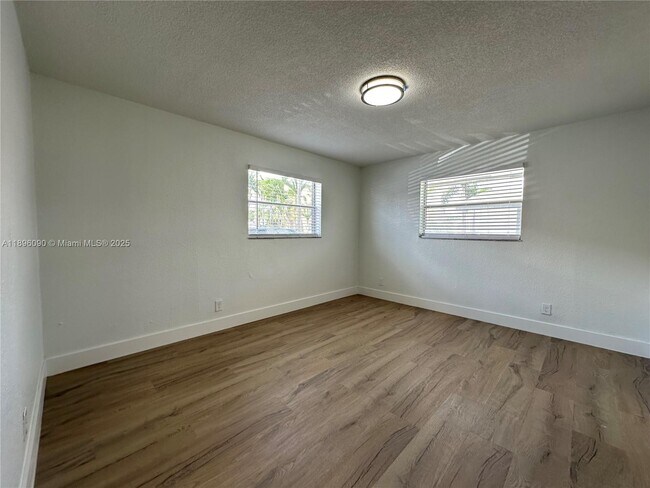 Building Photo - 116 NW 2nd Ave