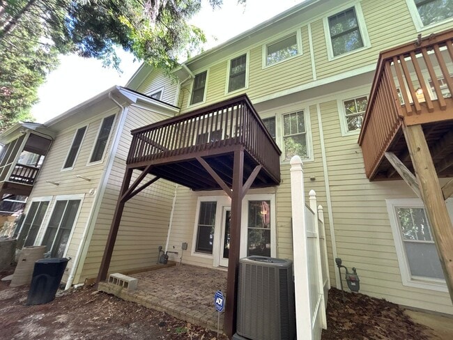 Building Photo - 3 Bedroom | 3.5 Bathroom Raleigh Townhome ...