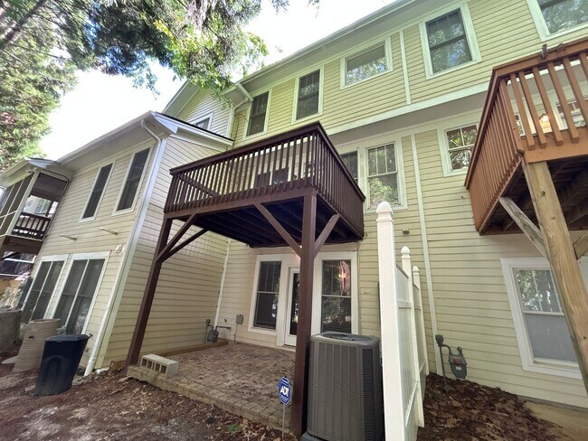 Building Photo - 3 Bedroom | 3.5 Bathroom Raleigh Townhome