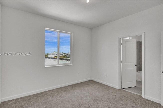 Building Photo - 732 SE 13th Ct