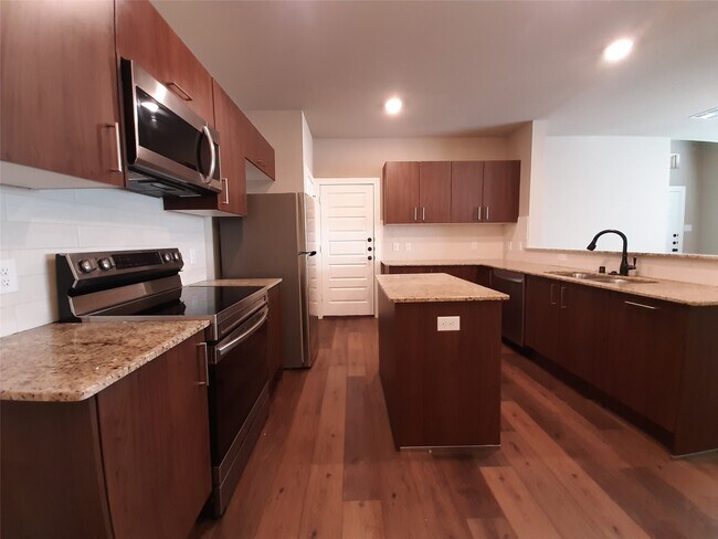 Building Photo - 9741 Grosbeak Ln