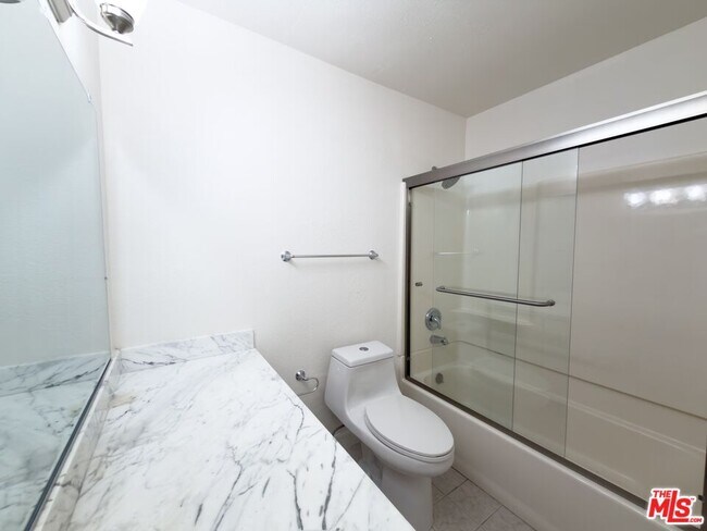 Building Photo - 2708 Arizona Ave