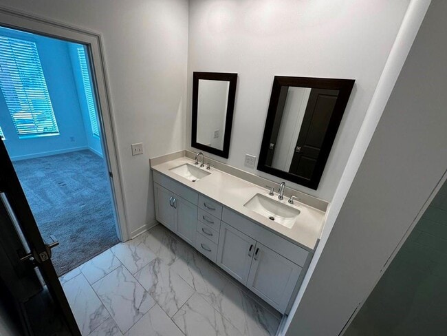 Building Photo - 519 Burton Dr