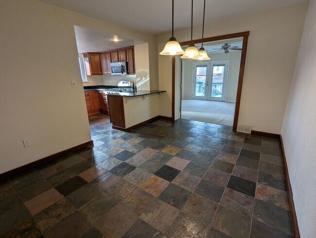 Building Photo - 4 Bedroom, 2 Bathroom Single Family Home (Mt. Washington)